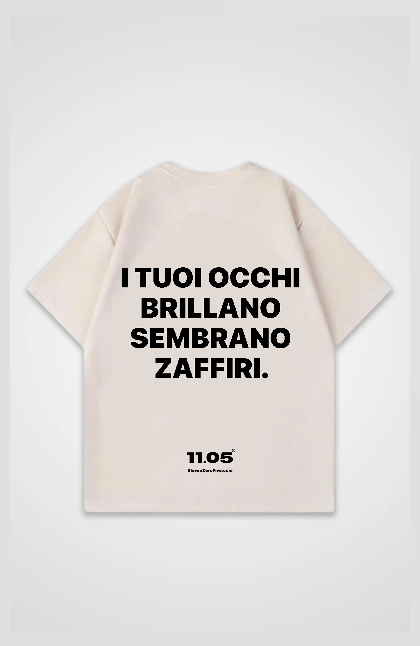 'i tuoi occhi brillano sembrano zaffiri' Oversized T-Shirt