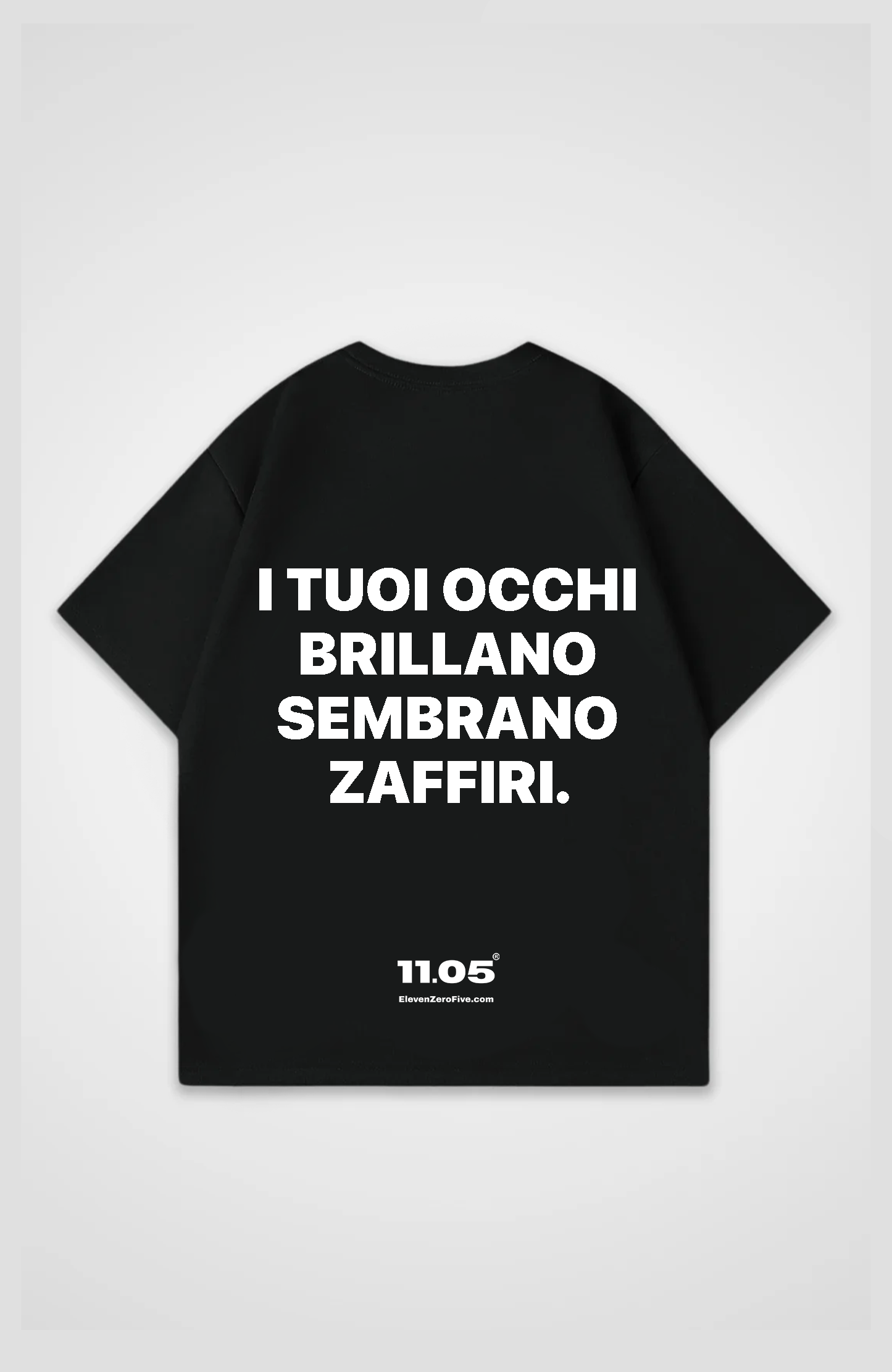 'i tuoi occhi brillano sembrano zaffiri' Oversized T-Shirt
