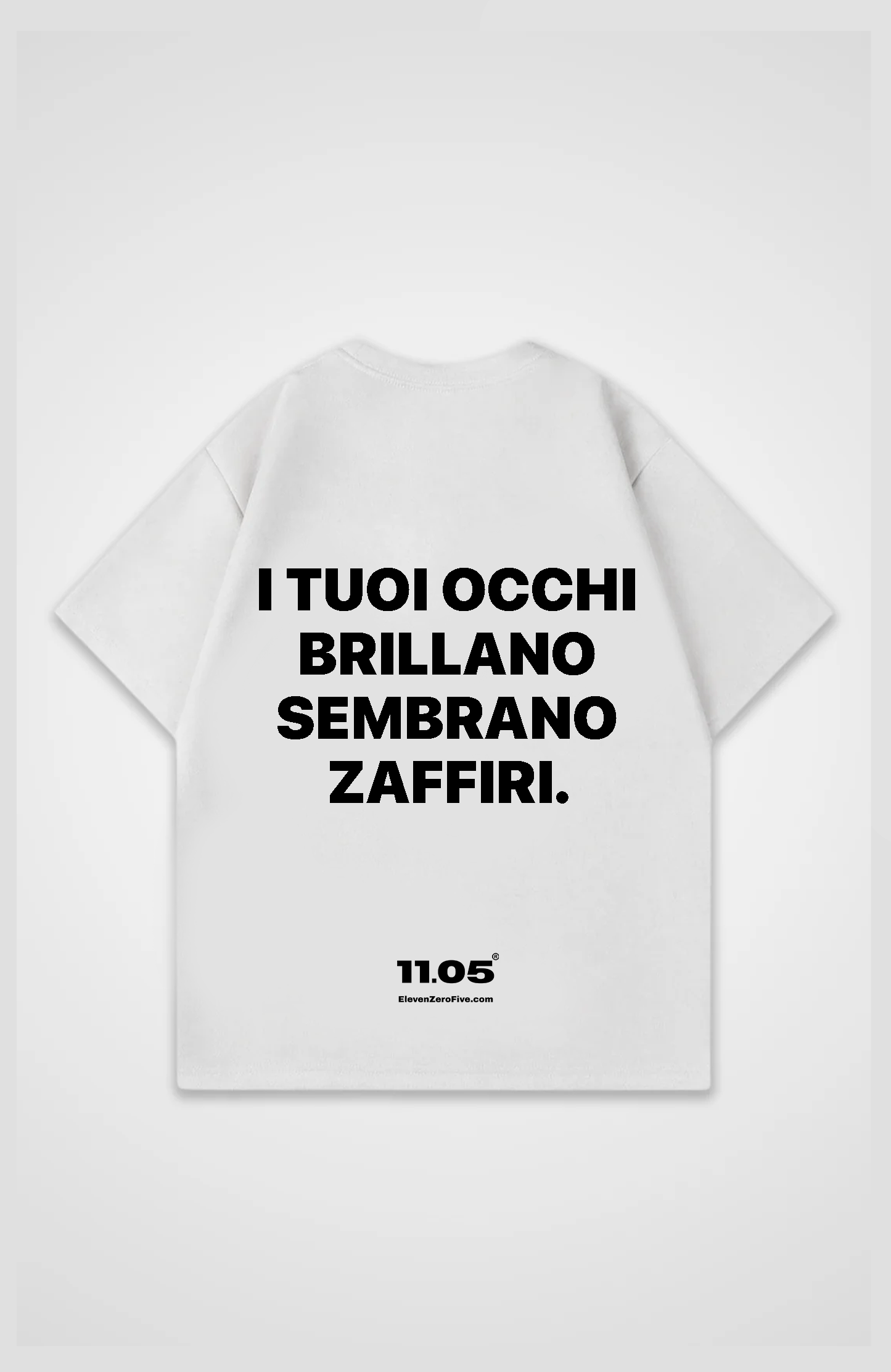'i tuoi occhi brillano sembrano zaffiri' Oversized T-Shirt